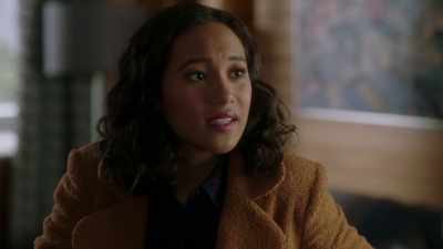 [knocking on door] - Pretty Little Liars: The Perfectionists