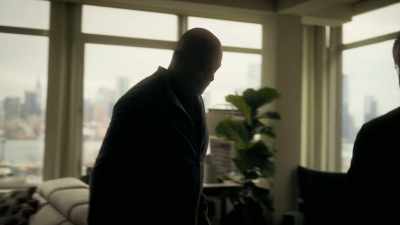 - (knocking) - Ross Kemp: Mafia and Britain