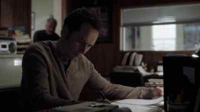 (knocks at door)
Elizabeth on line three. - The Americans