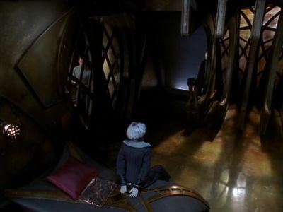 (knocks) - Farscape