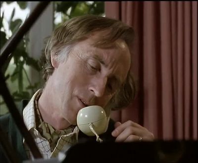 (Knocks)
- That'll do it, mate. - Inspector Morse
