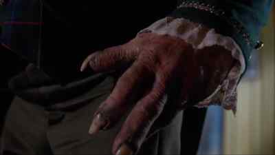 (KNUCKLES CRACKING) - Leprechaun 3