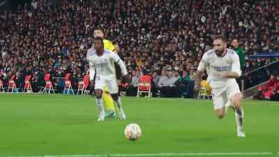 Kovačić,
trying to find space inside the area, - Real Madrid: Until the End