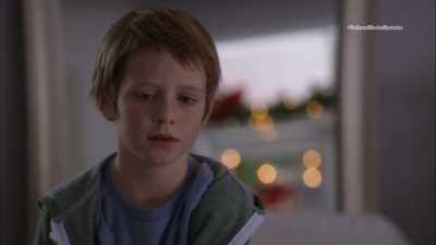 Kris Kringle climbs countless
Christmas chimneys. - Christmas in the Air