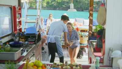 KRISTEN: Oh (bleep).
Yes. Okay. All right. - Restaurants at the End of the World