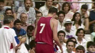 Kukoc now has 16 points, six assists. - The Last Dance