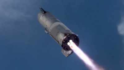 Kun sådan kommer man
til Månen eller Mars. - Space Titans: Musk, Bezos, Branson