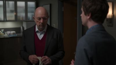 Kurt and Hailey held hands. - The Good Doctor