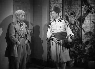 Kurt, he wants to have a duel. - A Night in Casablanca