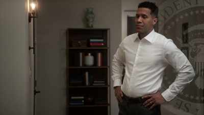 Kyle: Come here.
I wanna congratulate you. - Tyler Perry's The Oval