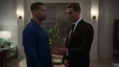 KYLE: SIR, YOU JUST HAD
A VERY TRAUMATIC-- - Tyler Perry's The Oval