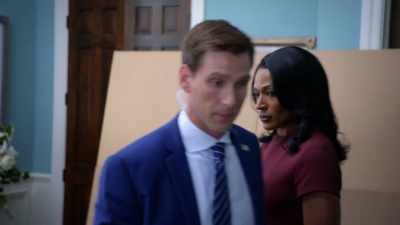 [Kyle sniffs] - Tyler Perry's The Oval
