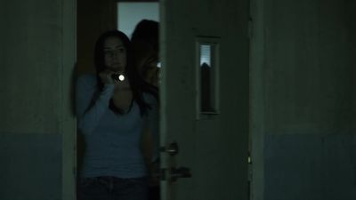 [Kyle] Ward "C." Open the door.
Let's check this out. - Wrong Turn 4: Bloody Beginnings