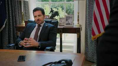 KYLE: YES, SIR.
HUNTER: AND YOU CAN DO THIS - Tyler Perry's The Oval
