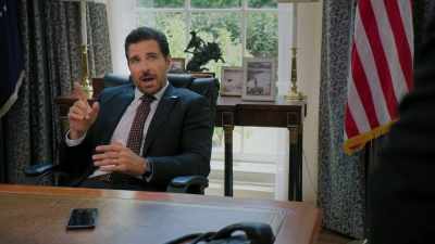 KYLE: YES, SIR.
HUNTER: AND YOU CAN DO THIS - Tyler Perry's The Oval