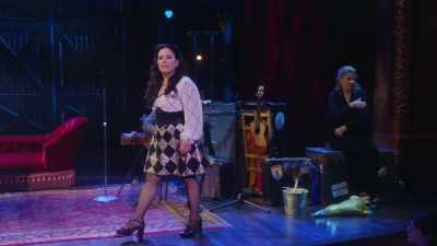 L-a durut undeva de cum era perceput. - Alex Borstein: Corsets & Clown Suits