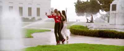 L am getting pelted. - Charlie's Angels: Full Throttle
