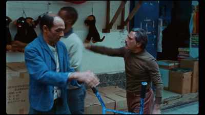 L don't want it here.
Come on, put it inside! - Martin Eden