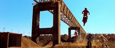 -He's gonna crush him! - Charlie's Angels: Full Throttle