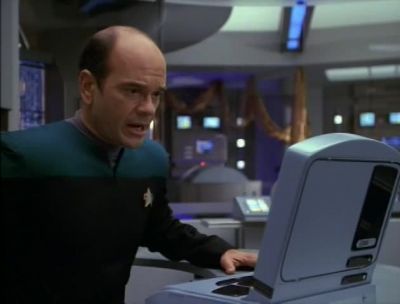 L l feel like l'm all alone - Star Trek: Voyager