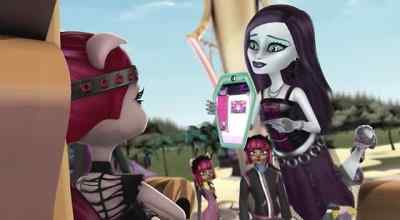 L put your picture
on every page. - Monster High: 13 Wishes