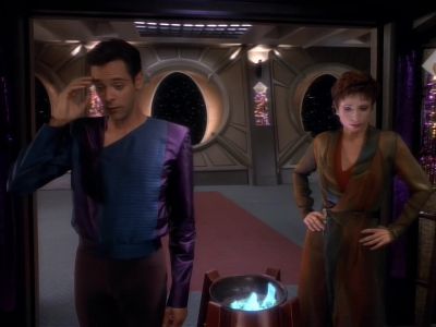 - l should be getting to the lnfirmary.
- l'll join you. - Star Trek: Deep Space Nine