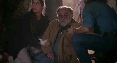 - l told you to go for help.
- But we help. - Hard Target
