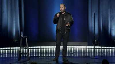 La ce mă refer...
Poate e o situaţie periculoasă. - Tom Segura: Disgraceful