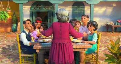 La Familia Madrigal! - Encanto