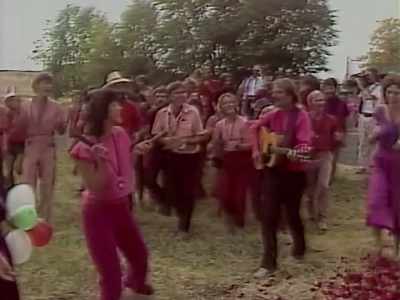 ♪ La la la la la la la ♪ - Wild Wild Country