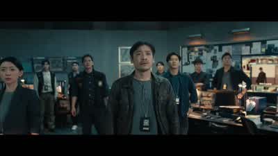 La policía. - The Shadow's Edge