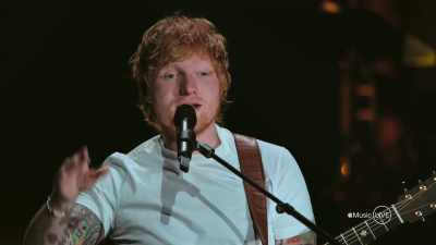 "Laat me met rust." - Apple Music Live: Ed Sheeran