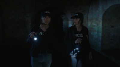 Ladies, found something. - NCIS: New Orleans