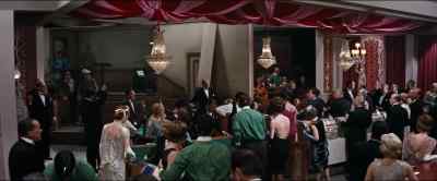 Ladies and gentlemen,
a slight delay. - Robin and the 7 Hoods