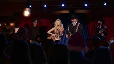 Ladies and gentlemen, we are Big
Hickory - A Bluegrass Christmas