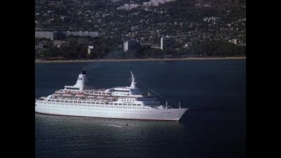 Ladies and gentlemen,
bienvenidos, - The Love Boat