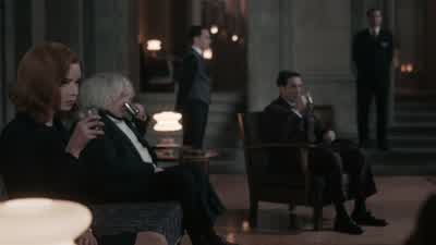 Ladies and gentlemen, dear comrades, please welcome… Elizabeth Harmon... - The Queen's Gambit