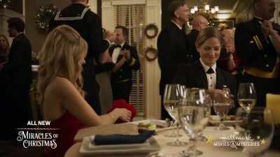 Ladies and gentlemen,
excuse me. - USS Christmas