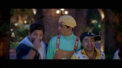 Ladies and gentlemen Here - Total Dhamaal
