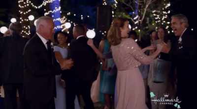 Ladies and gentlemen, if I couldhave your attention please. - Wedding at Graceland