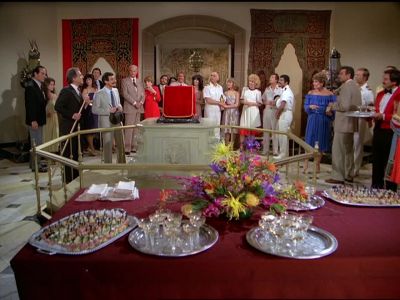 Ladies and gentlemen, may
I have your attention please. - The Love Boat