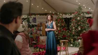 Ladies and gentlemen,
Ms. Nina Madden. - Once Upon a Christmas Wish