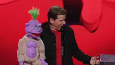 - Ladies and gentlemen,
please help me welcome - Jeff Dunham:  I'm With Cupid