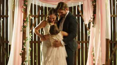 Ladies and gentlemen,
please join me in welcoming - A Very Country Wedding