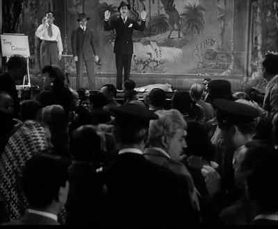 Ladies and gentlemen. Please. Quiet. - The Great Flamarion