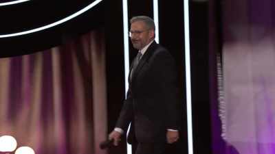 Ladies and gentlemen,
please welcome Steve Carell. - Carol Burnett: 90 Years of Laughter + Love