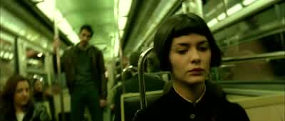 Ladies and gentlemen, sorry to bother you-- - Amélie