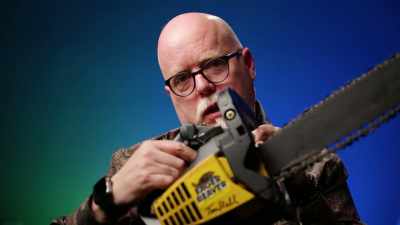 Ladies and gentlemen, the Doom chainsaw. - FPS: First Person Shooter