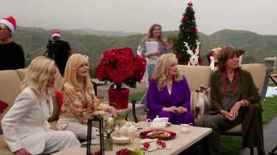 Ladies, now that
you're all here, - Ladies of the '80s: A Divas Christmas