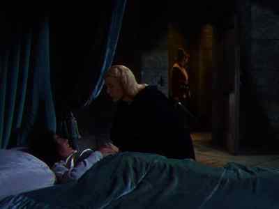 - Lady Catherine! Is my mother here?
- I've come to take you to her. - The Bandit of Sherwood Forest